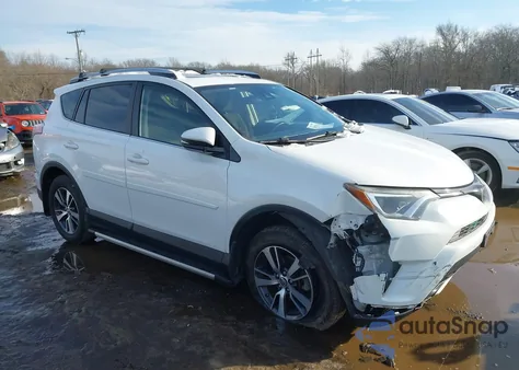 2016 Toyota Rav4 Xle z USA, uszkodzony, nr VIN JTMRFREV1GJ078287